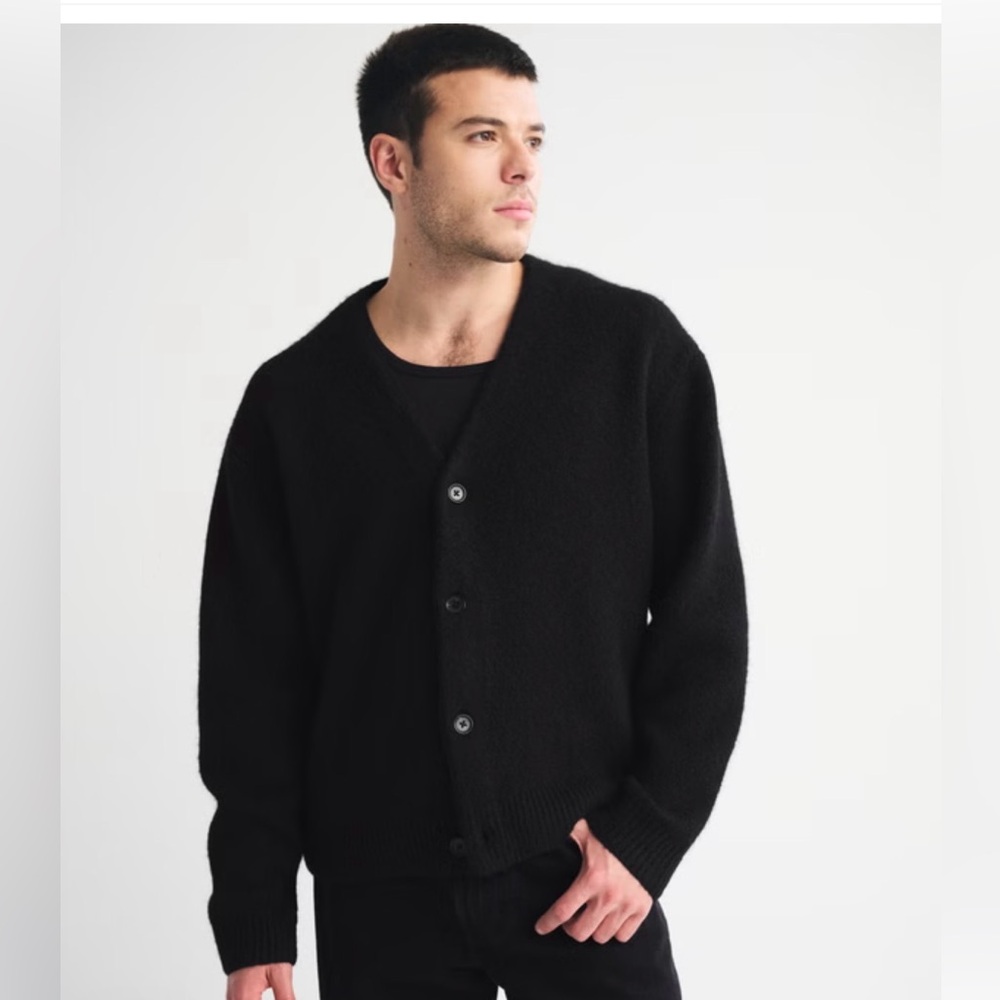 Abercrombie and Fitch Cropped Fuzzy Cardigan in Black sz S